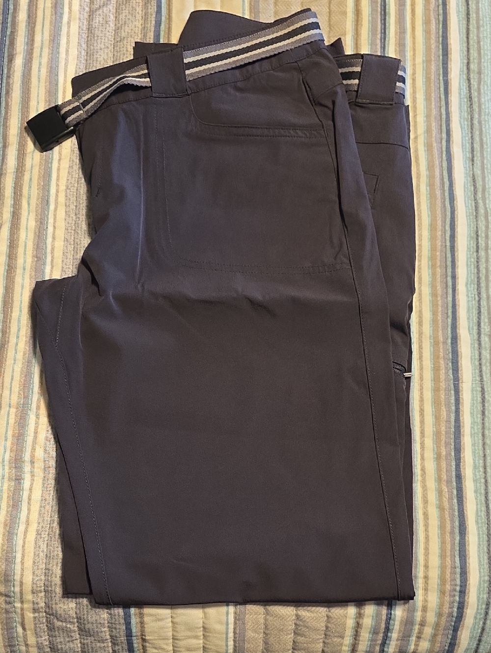 Women's Straight Leg Pants in Dark Gray